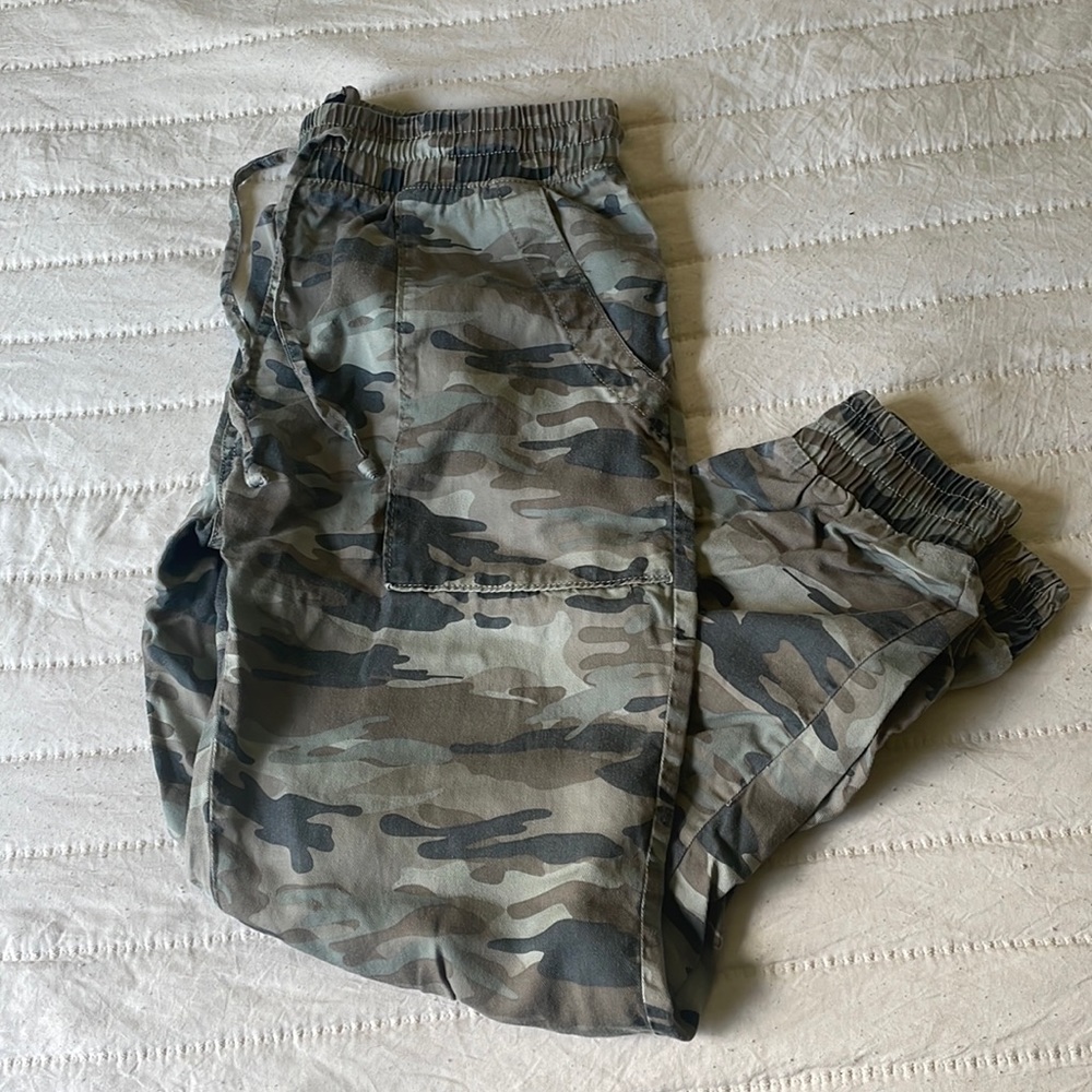 Gap Camo cuffed pants